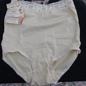 NOS Vintage BE FREE All Cotton Beige Panties One Size 5-7 USA Made Oldstock Lace